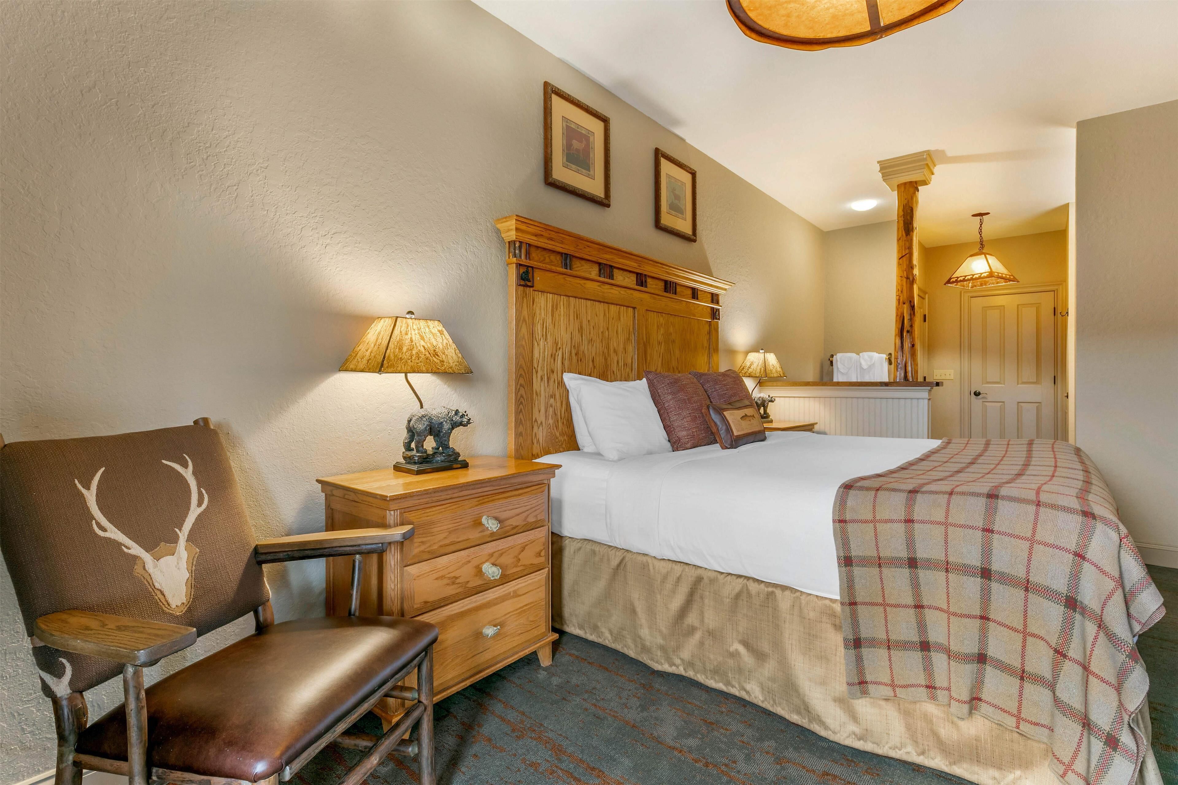 In-room safe, iron/ironing board, free WiFi, alarm clocks