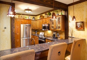 ตู้เย็น, ไมโครเวฟ, เตาอบ, เตาประกอบอาหาร