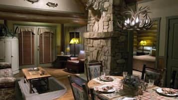 TV, DVD player, filmes pagos