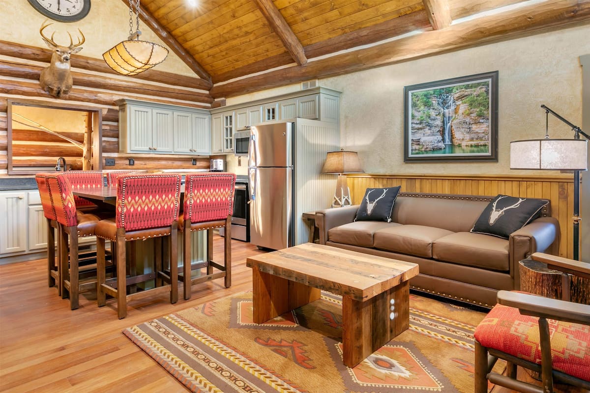 Presidential Cabin, 4 Bedrooms | Living area | TV, fireplace, DVD player, pay movies