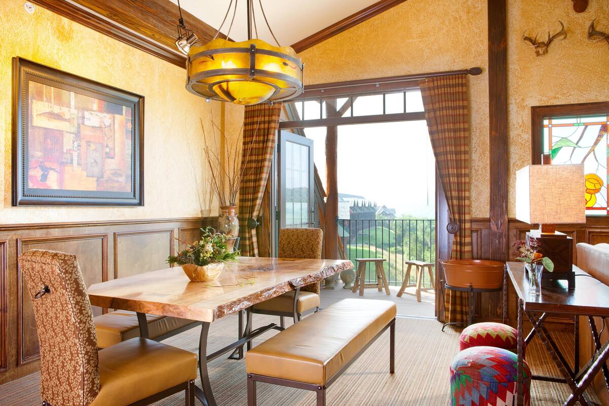 In-room safe, iron/ironing board, free WiFi, alarm clocks