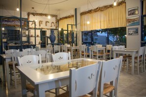 包含每日自助早餐