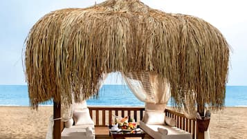 Playa privada, camas de playa gratuitas, sombrillas y toallas de playa