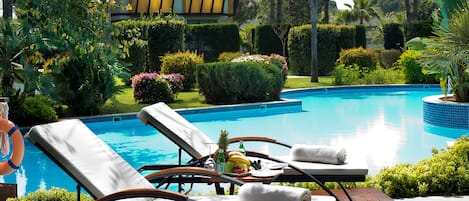Indoor pool, seasonal outdoor pool, sun loungers