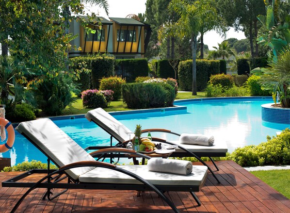 Indoor pool, pool loungers