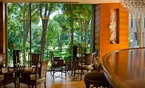 4 restaurants, dinner served, international cuisine