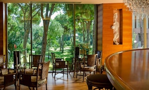 4 restaurants, dinner served, international cuisine