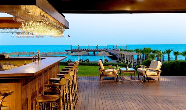 4 bares o lounges, bar junto a la alberca