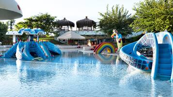 Indoor pool, seasonal outdoor pool, sun loungers
