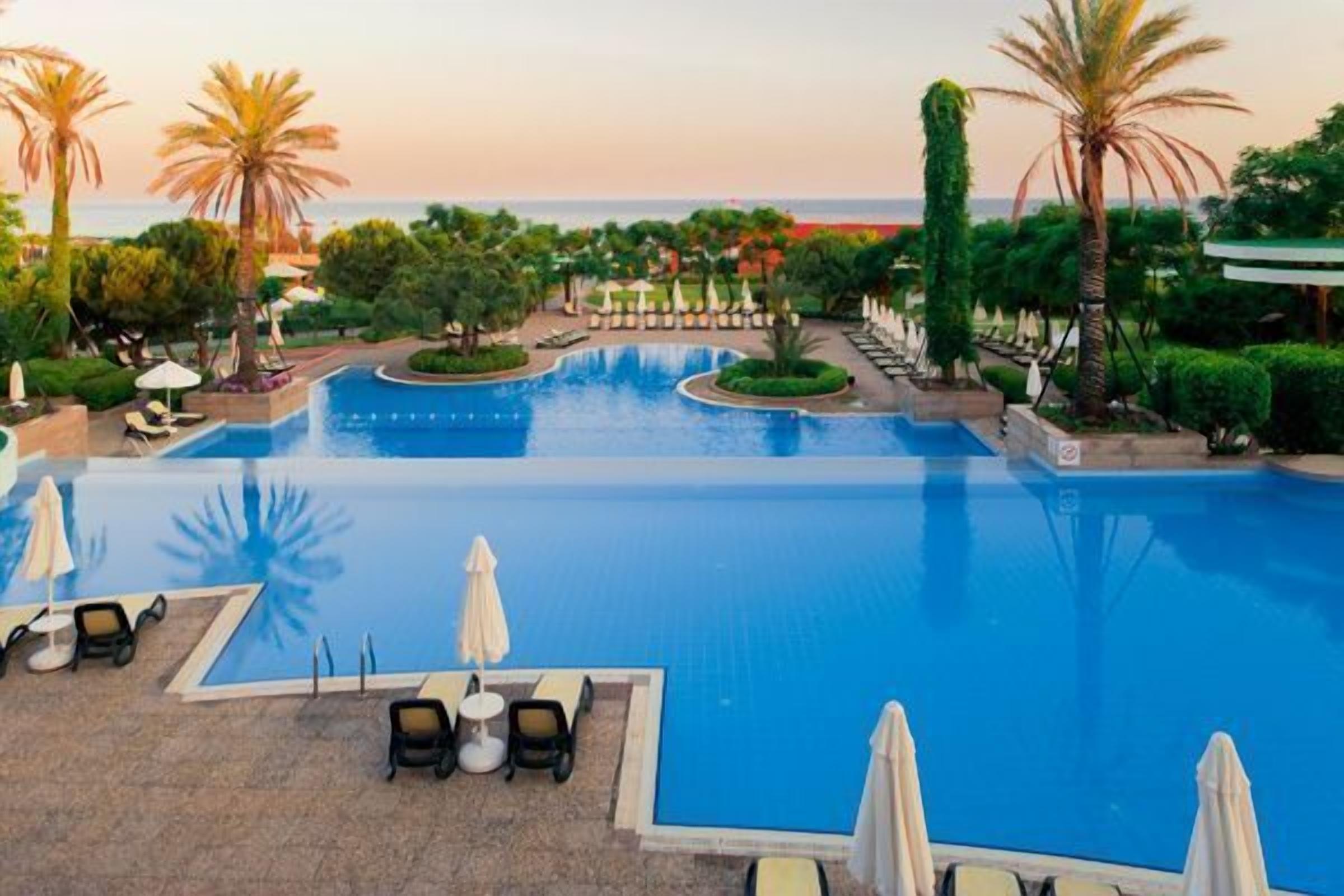 Indoor pool, seasonal outdoor pool, sun loungers