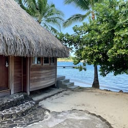 Bungalow, di fronte alla spiaggia | Minibar, una cassaforte in camera, una scrivania, tende oscuranti