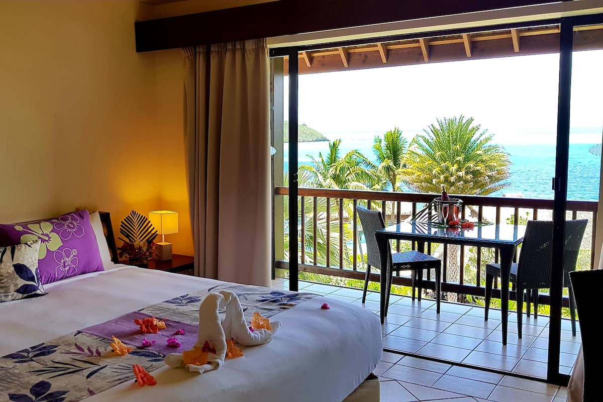 standard room, ocean view | minibar, in-room safe, desk, blackout curtains