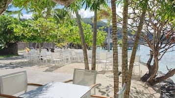 Tempat makan outdoor