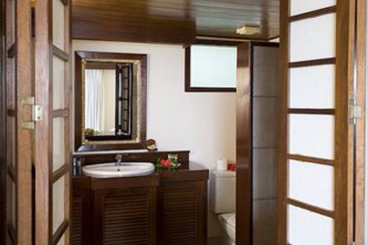 standard room, garden view | bathroom | shower, hair dryer, towels