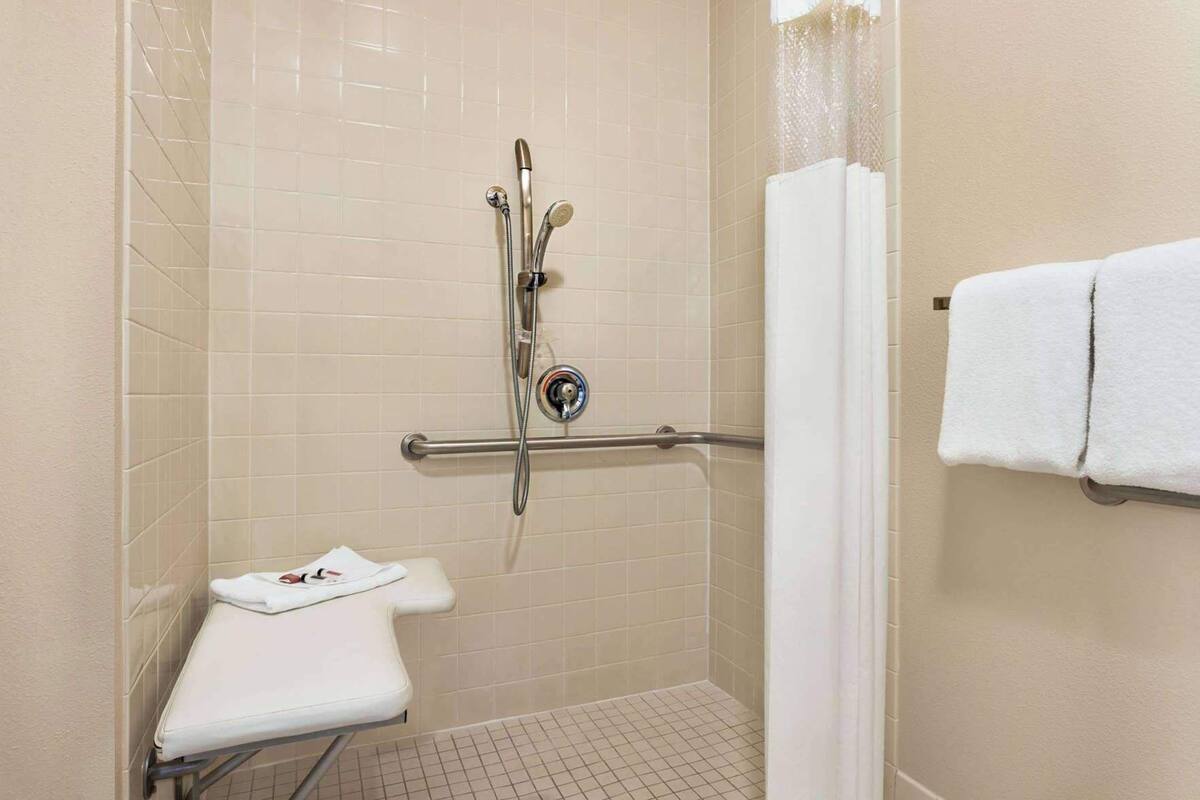 Bathroom | Free toiletries, hair dryer, towels