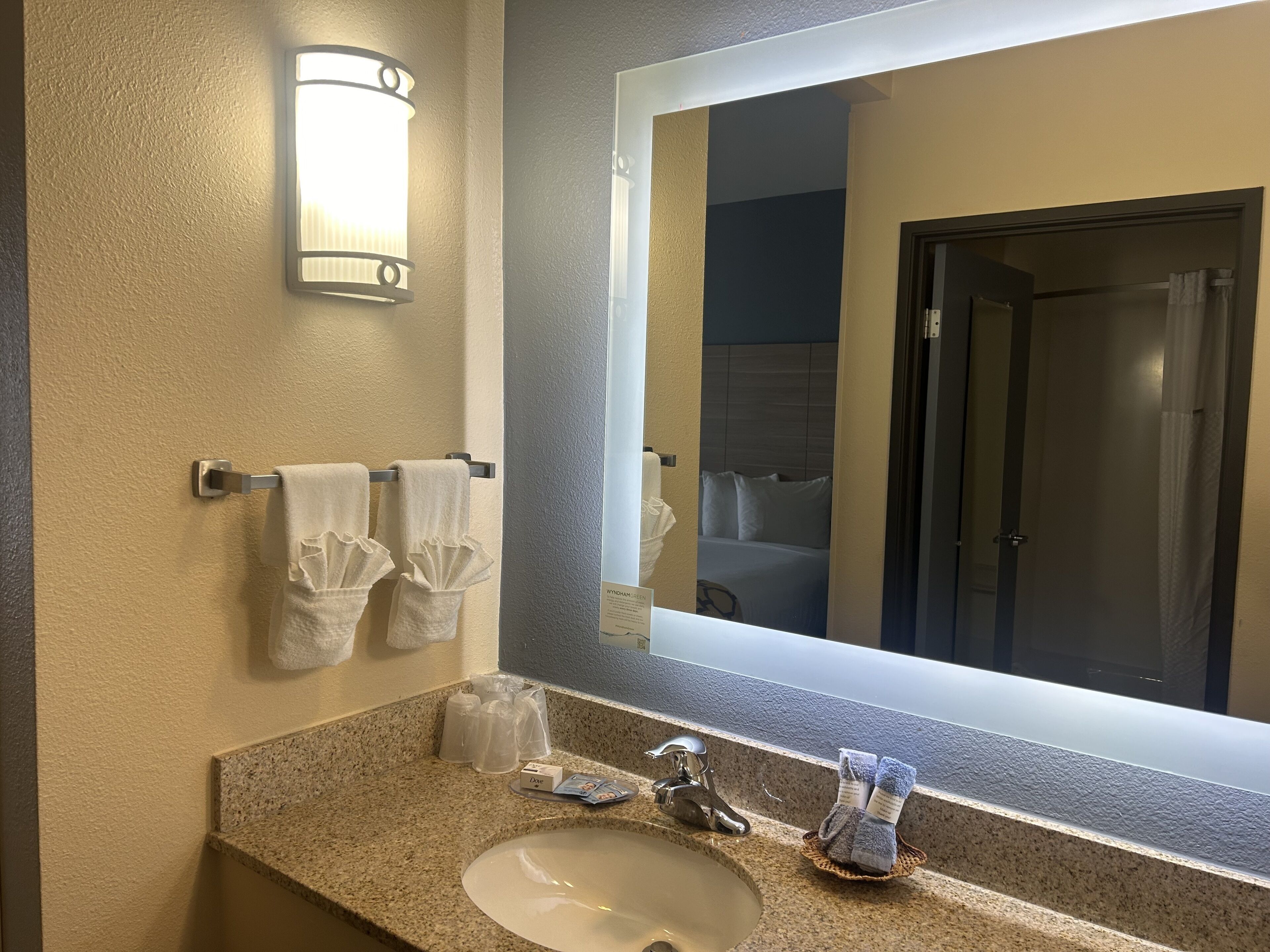 room, 1 double bed, non smoking | desk, blackout curtains, soundproofing, iron/ironing board