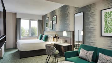 Hypo-allergenic bedding available, in-room safe, desk, laptop workspace