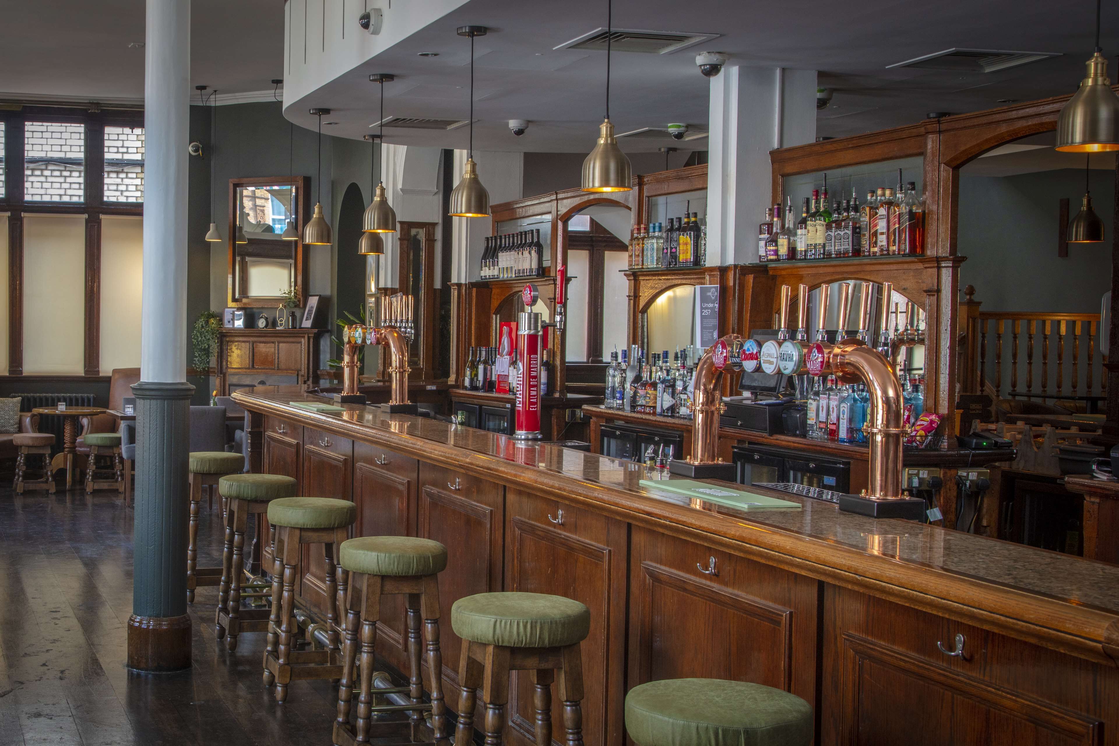 Photo - The Crown London, WorldHotels Distinctive