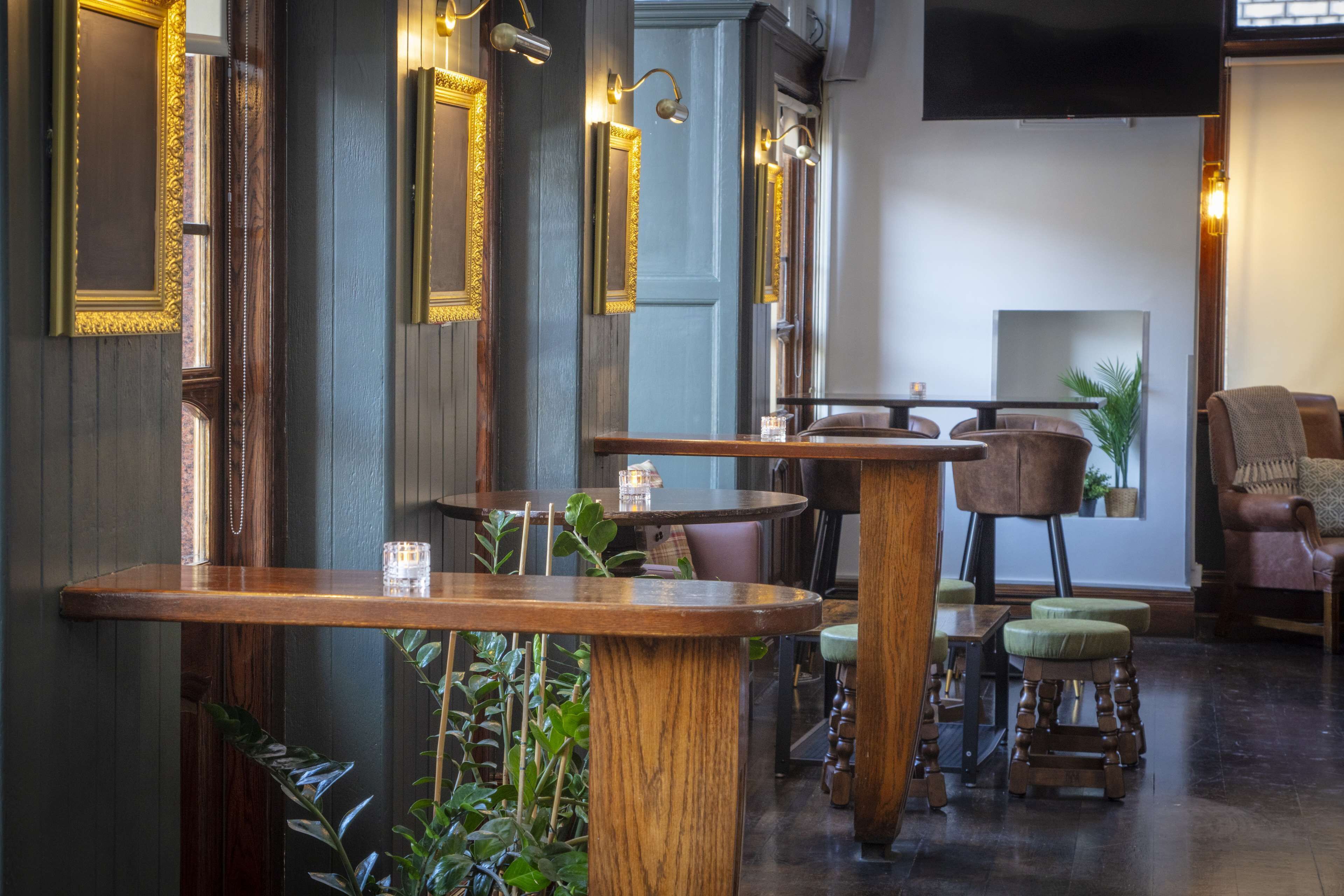 Photo - The Crown London Hotel, Cricklewood North West London, WorldHotels Distinctive