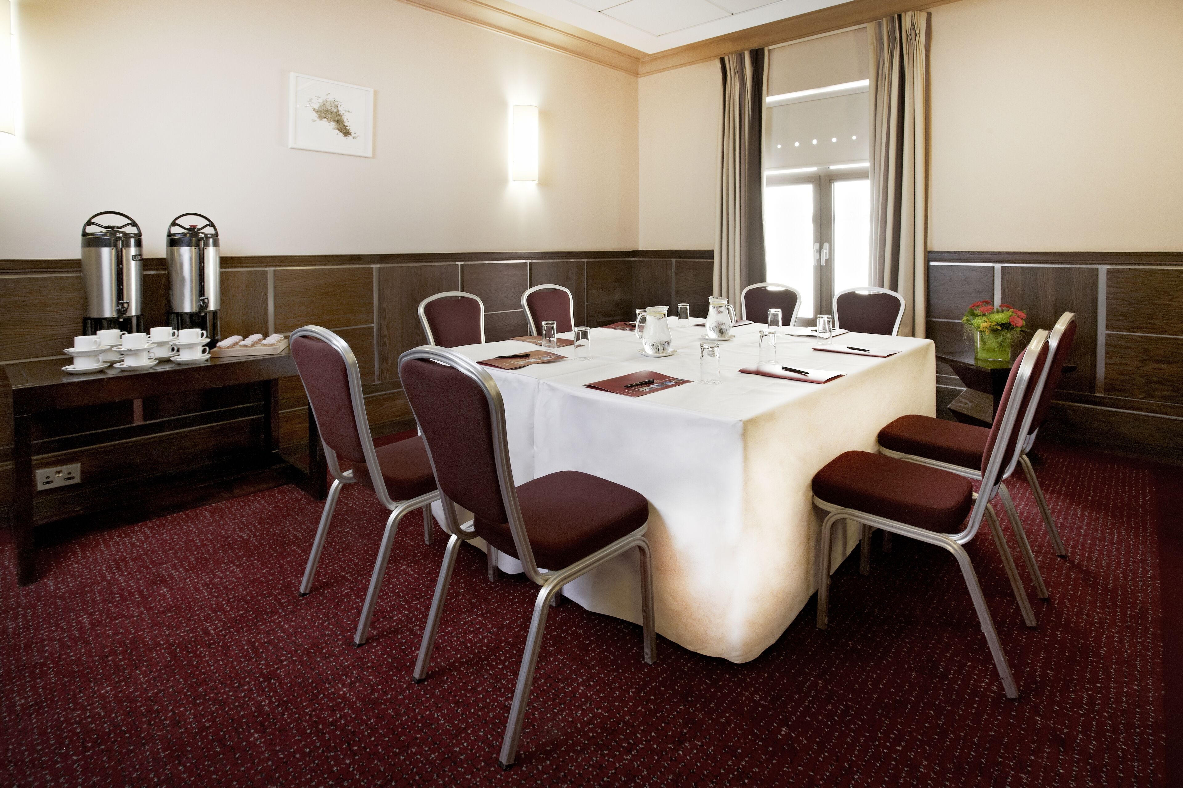 Photo - The Crown London, WorldHotels Distinctive