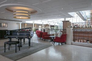 2 bares/lounges, gastropub, pub