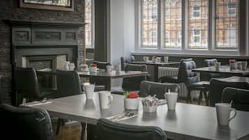 Daily English breakfast (GBP 14.95 per person)