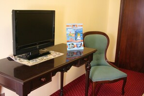 1 makuuhuone, minibaari, tallelokero huoneessa, työpöytä