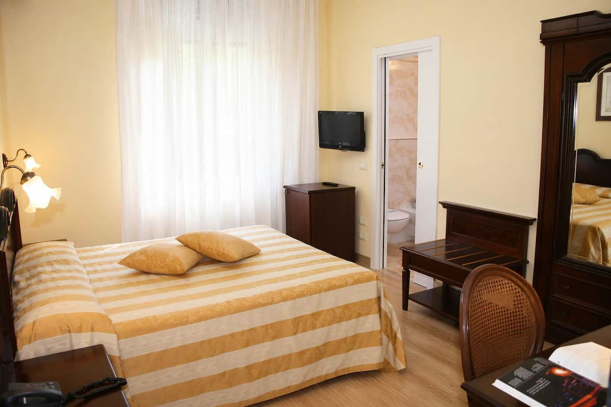 1 bedroom, minibar, in-room safe, desk