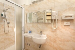 Family Suite | Bathroom - Milano & Helvetia (Riccione)