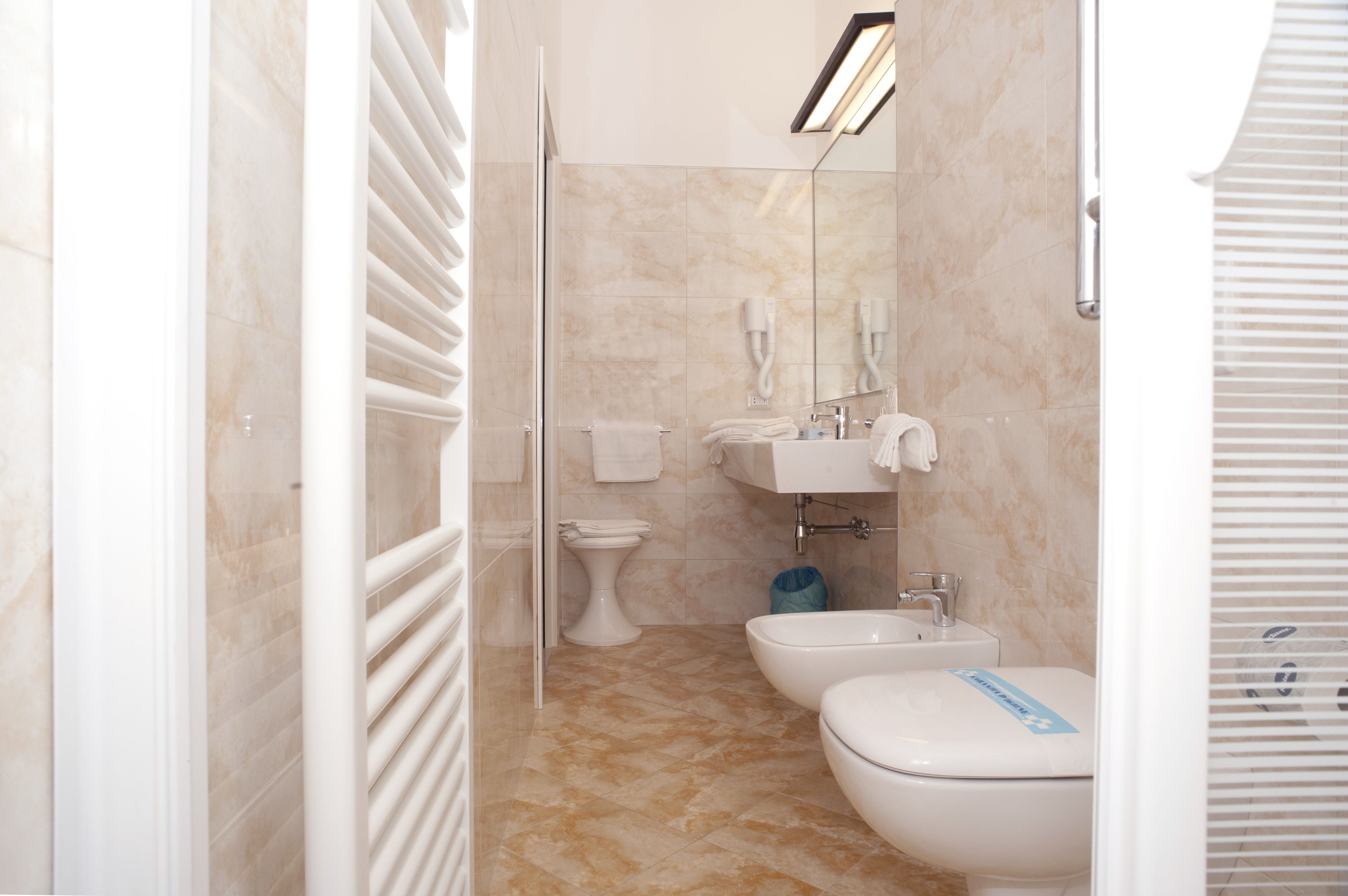 family suite | bathroom | free toiletries, hair dryer, bidet, towels