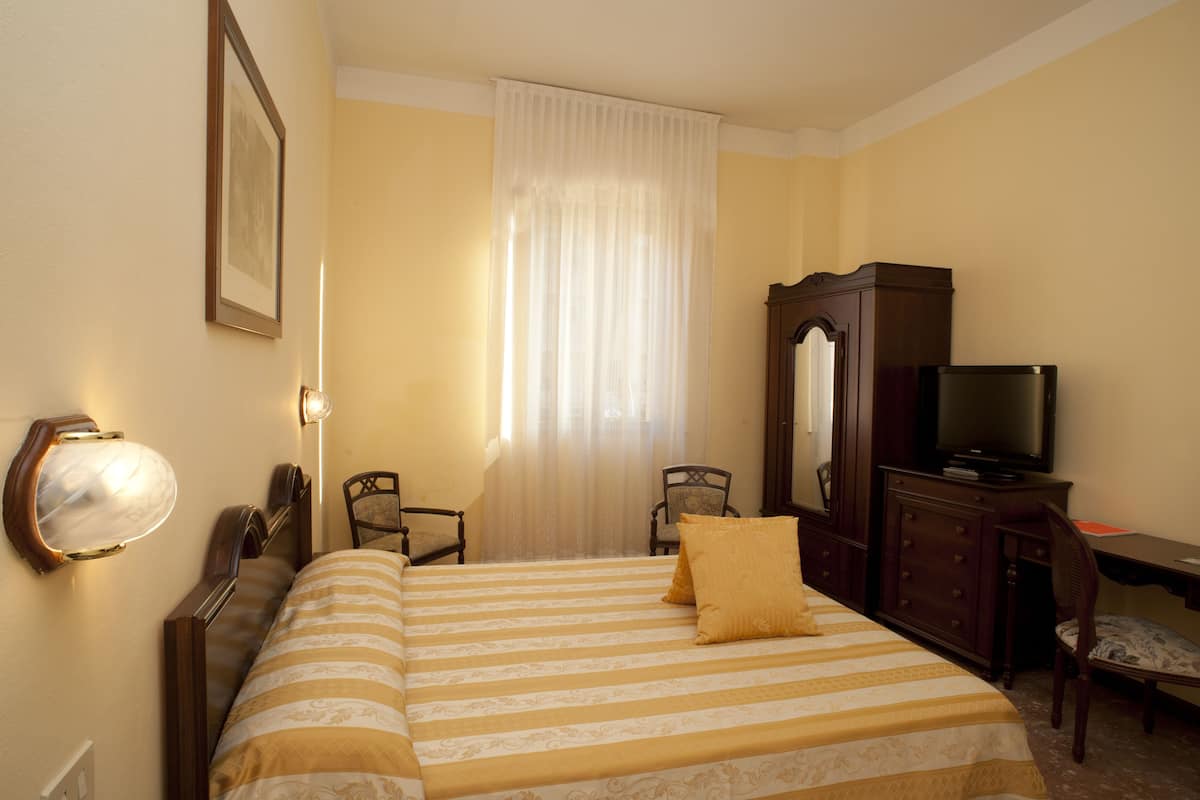 1 bedroom, minibar, in-room safe, desk