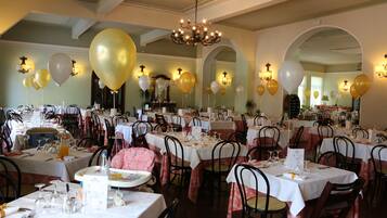 Petit déjeuner buffet compris