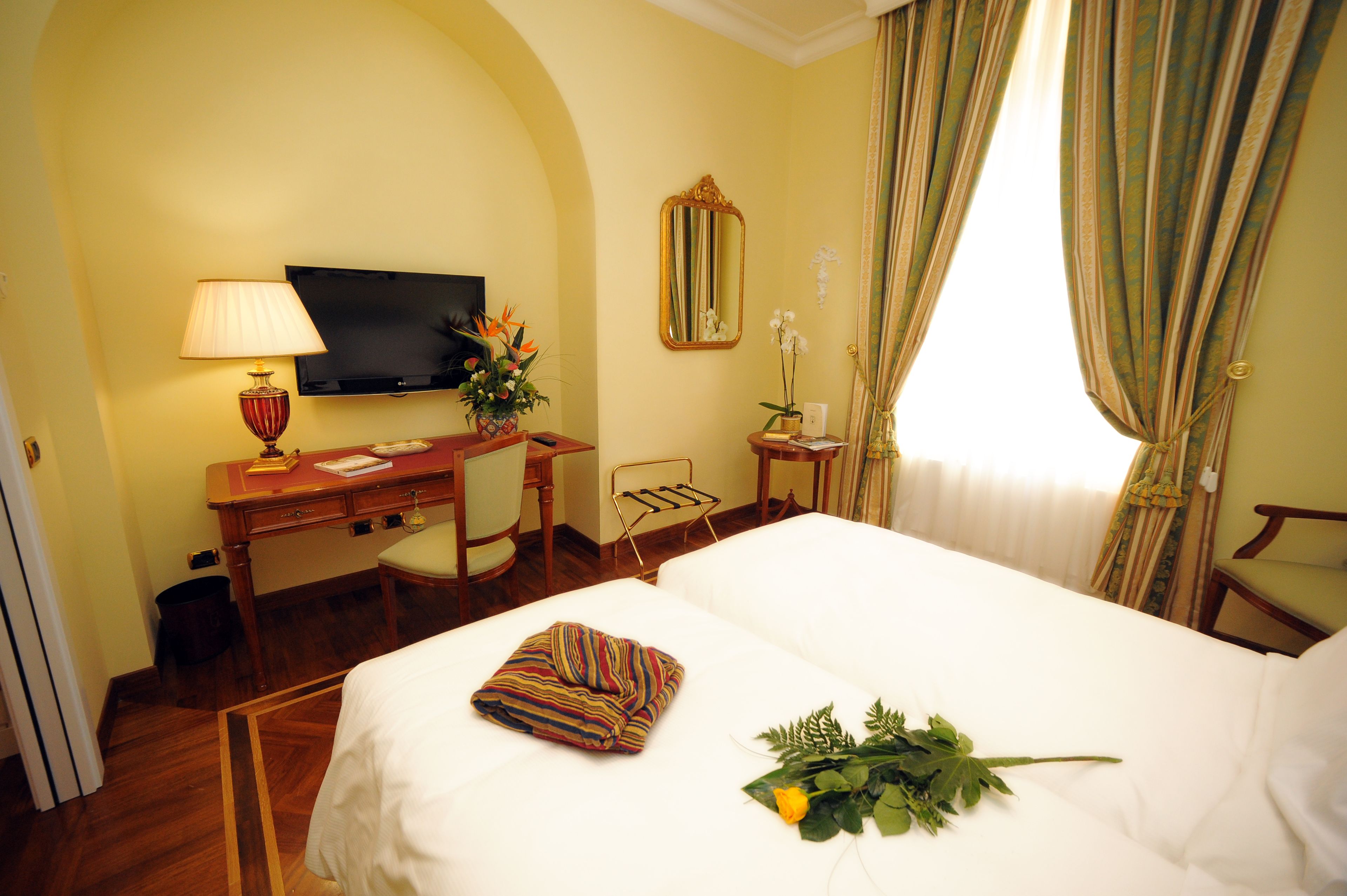 In-room safe, soundproofing, free WiFi, bed sheets