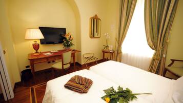 In-room safe, soundproofing, free WiFi, bed sheets