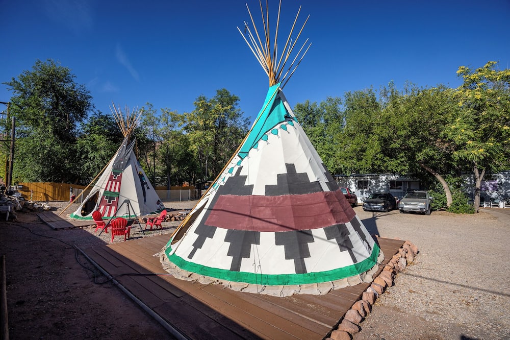 Apache Motel