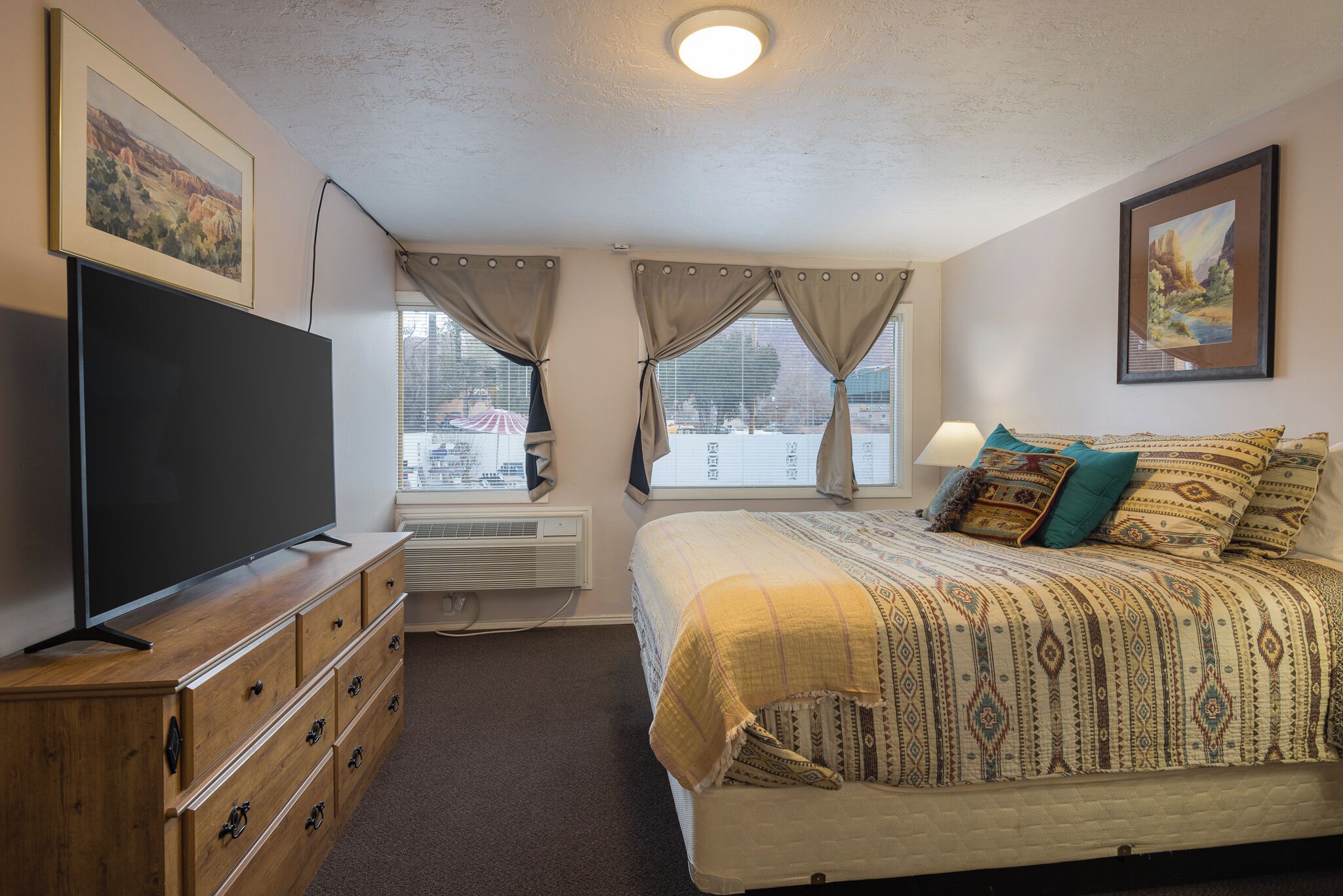 Suite, 2 camas Queen size | Escritorio, cortinas blackout y tabla de planchar con plancha 