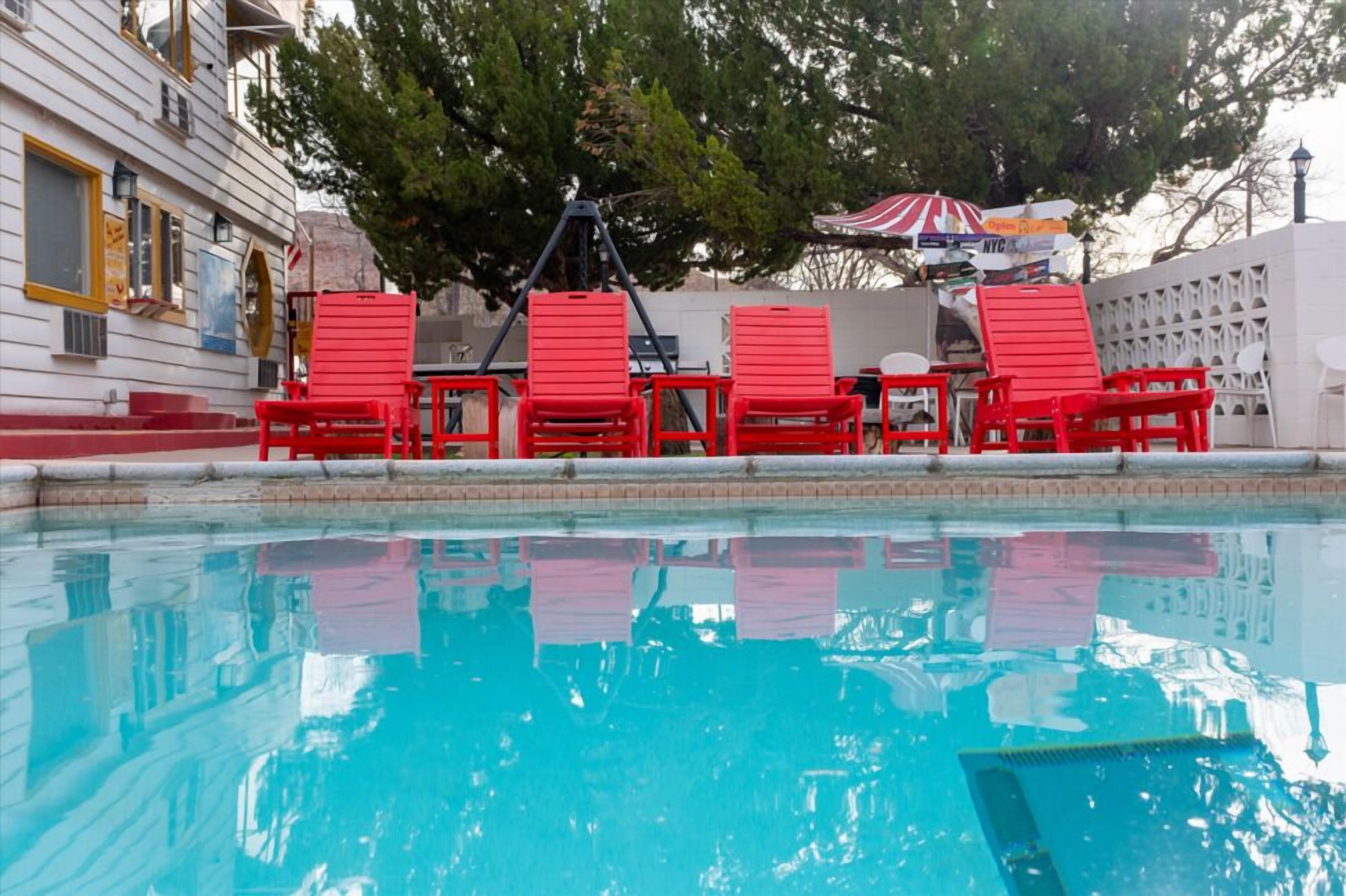 Photo - Apache Motel