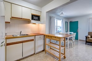 Standard Suite, 1 Bedroom | Private kitchen | Fridge, microwave