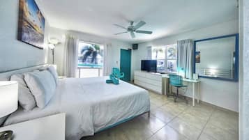 Efficiency King Room | In-room safe, desk, iron/ironing board, cribs/infant beds