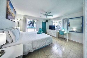 Studio – standard, 1 kingsize-seng, ikke-røyk | Safe på rommet, skrivebord, strykejern/-brett og barnesenger