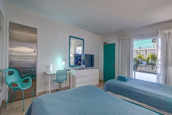 Standard Double Room - 2 Bed | Living area | 43-inch Smart TV with cable channels at Horizon By The Sea Inn