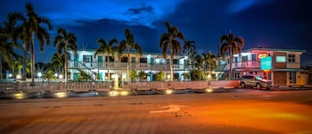 Hotel Exterior at Horizon By The Sea Inn