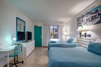 Standard Double Room - 2 Bed | Living area | 43-inch Smart TV with cable channels at Horizon By The Sea Inn