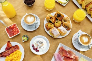 Desayuno buffet todos los días (con cargo) 