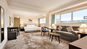 Premium bedding, minibar, in-room safe, desk - Wyndham Tashkent (Tashkent)