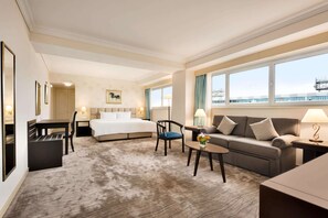 Premium bedding, minibar, in-room safe, desk - Wyndham Tashkent (Tashkent)