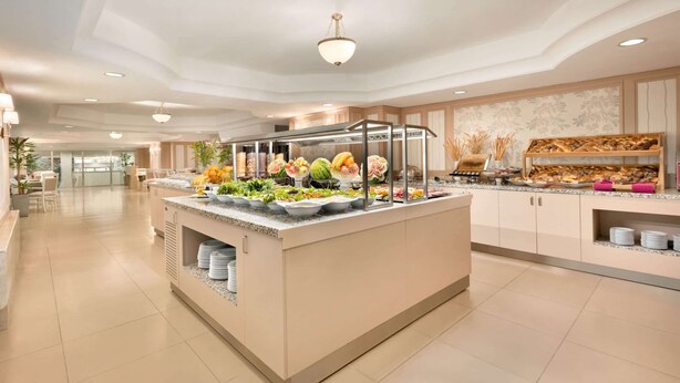 Daily buffet breakfast for a fee - Wyndham Tashkent (Tashkent)