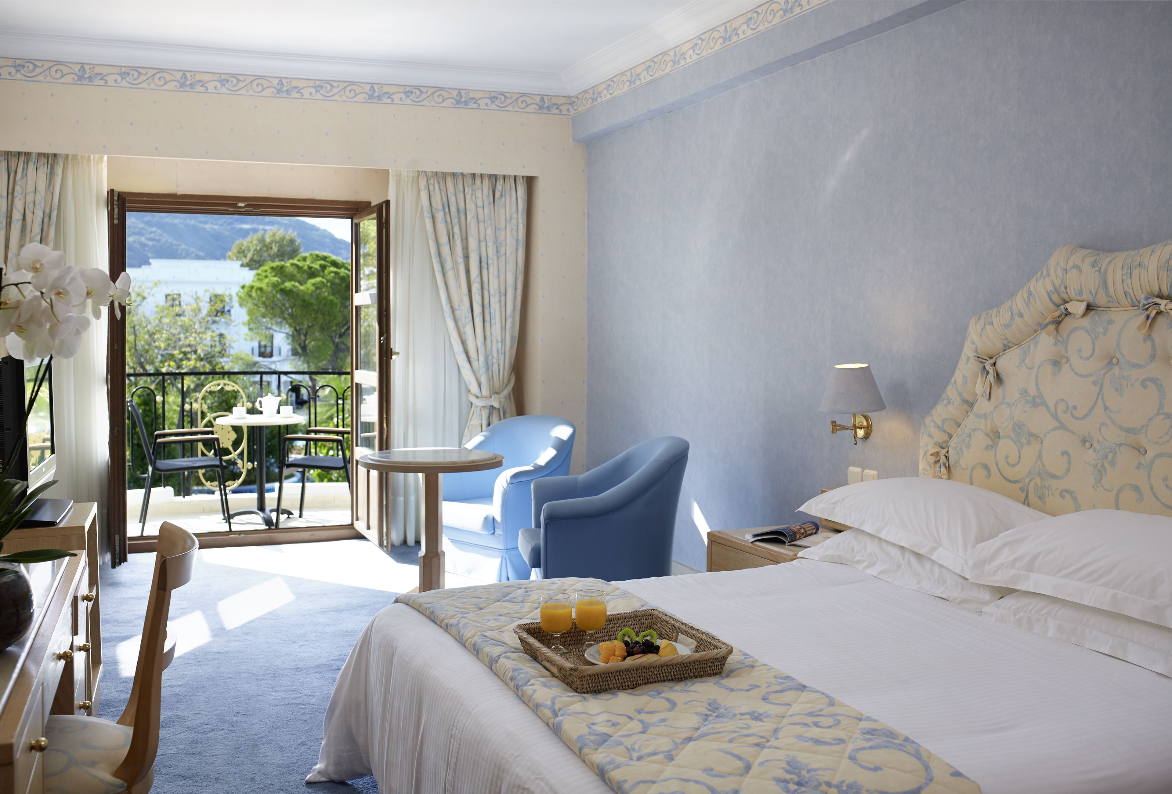 twin room, sea view | minibar, in-room safe, desk, soundproofing