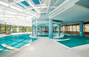 2 outdoor pools, pool umbrellas, sun loungers