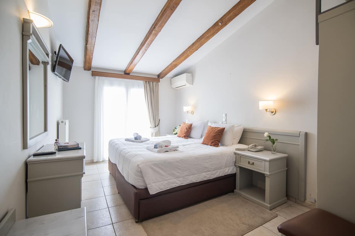 Superior Double or Twin Room with Mountain View | 객실 내 금고, 암막 커튼, 무료 WiFi, 침대 시트